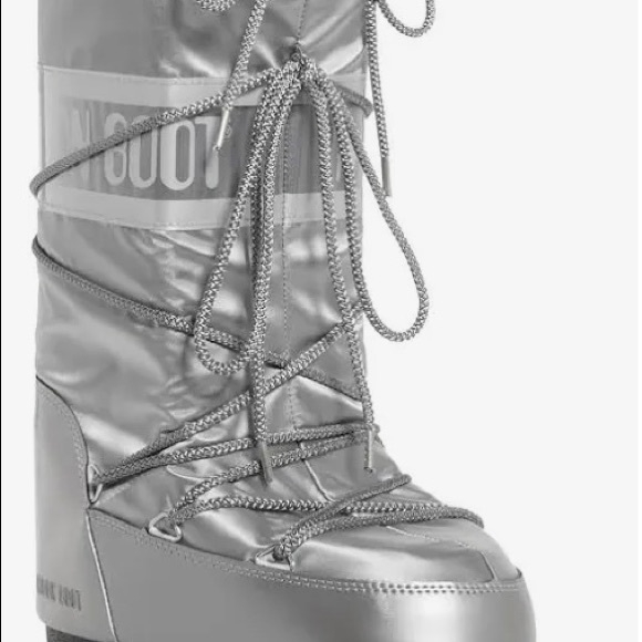 Moon Boot Shoes - Size 8 1/2 and it’s very new. Never worn, only tried on once.